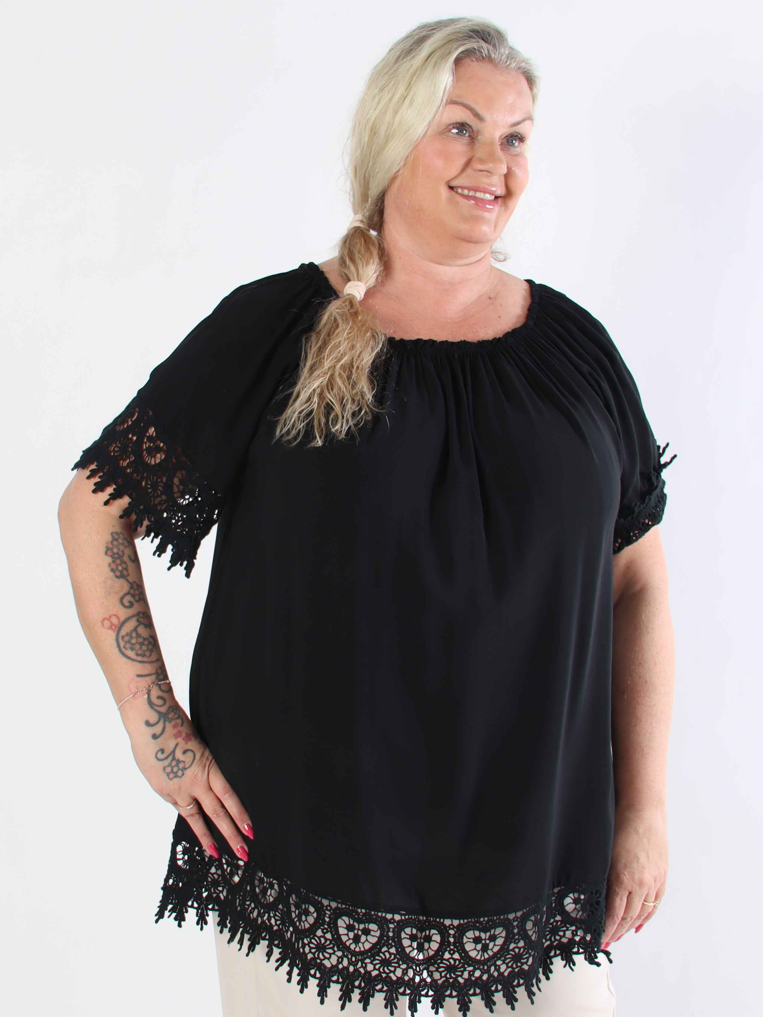 Carnelia - Tunikaklänning i viskos i plus size med broderade kanter